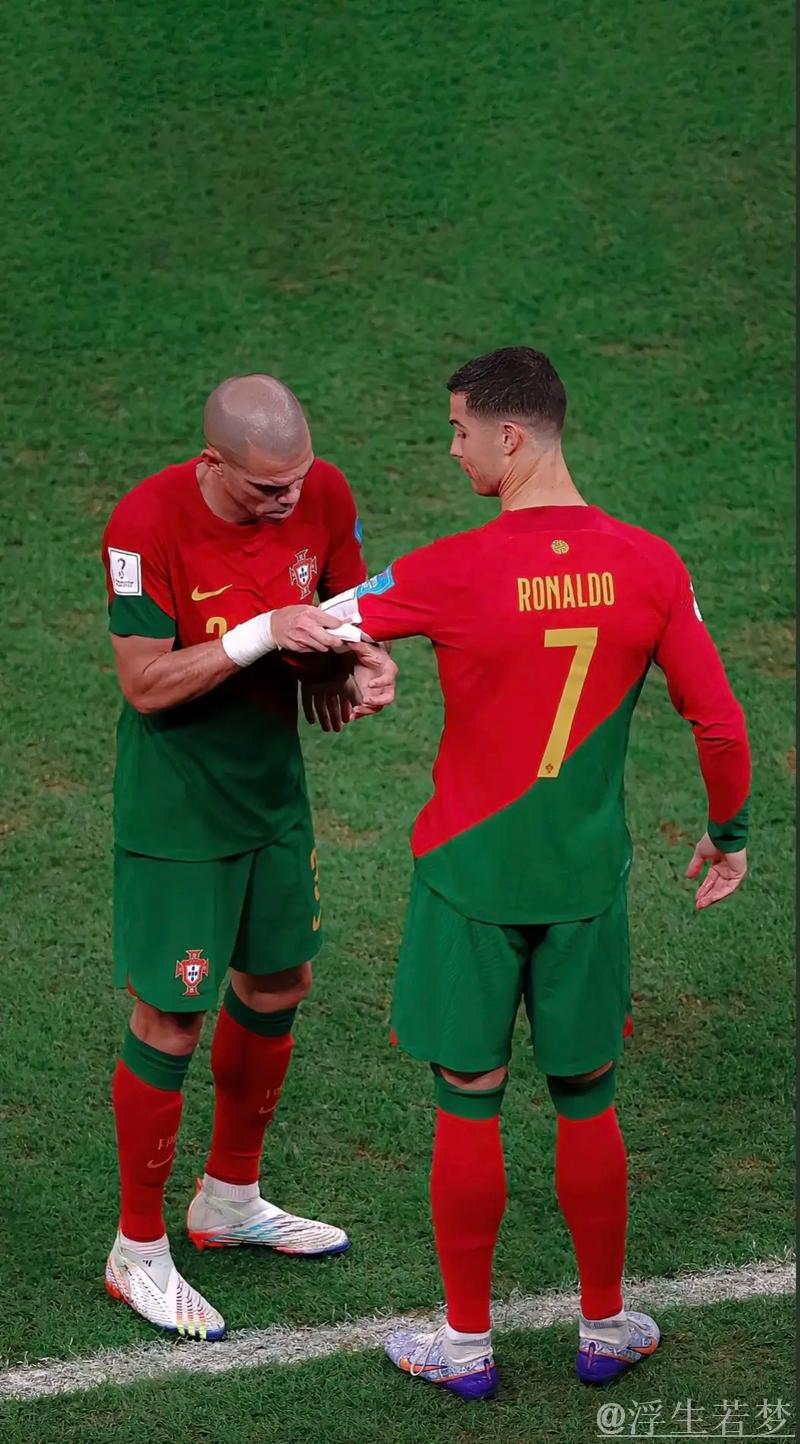 走进克里斯蒂亚诺·罗纳尔多的精彩无球跑位! 走进克里斯蒂亚诺·罗纳尔多的精彩无球跑位!